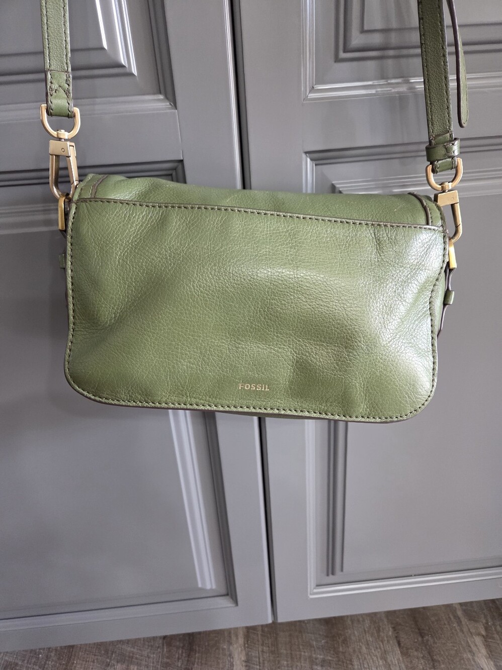 FOSSIL TURN LOCK CROSSBODY PURSE LEATHER OLIVE/ BRASS - Picture 3 of 16